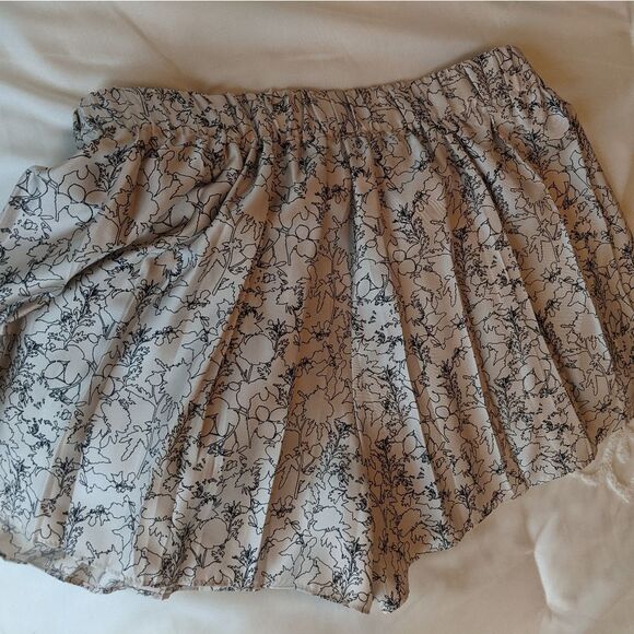 Rag and Bone Pleated Shorts - Picture 5 of 8
